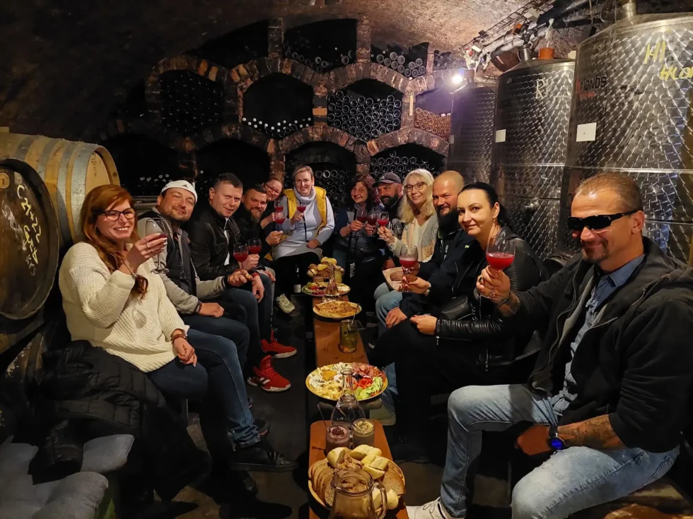 Večerní posezení ve sklípku - Wine Tours Moravia