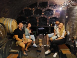 Večerní posezení ve sklípku - Wine Tours Moravia